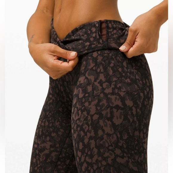 LULULEMON Wunder Under High-Rise 21” Leggings Wild Thing Camo Brown Earth Size 6 - Picture 7 of 8